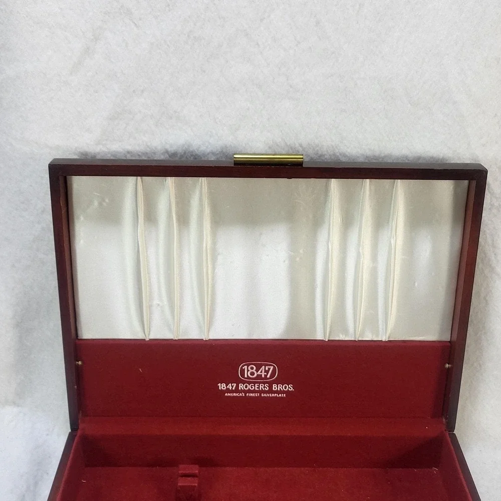 Vintage 1847 Rogers Bros. Silverware Wood Red Felt Lined Empty Storage Case Box